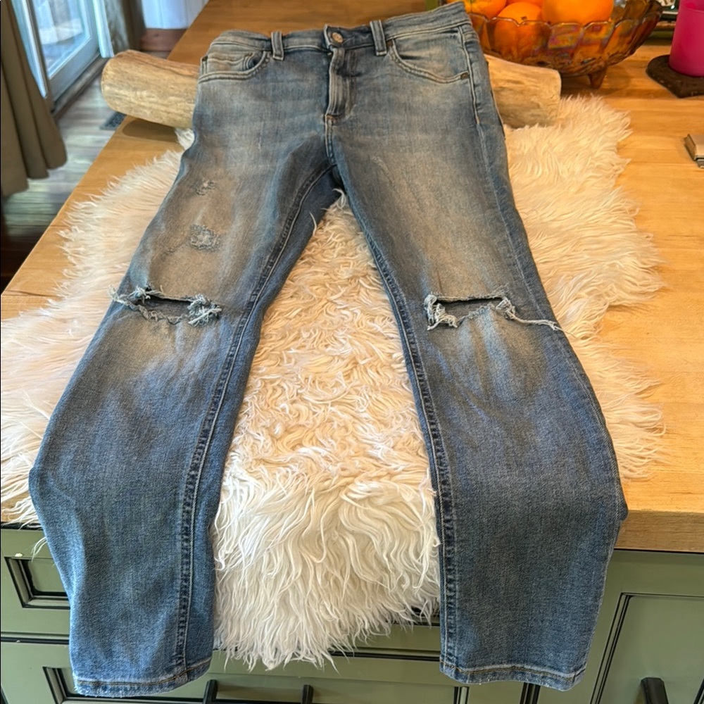 Boyish distressed jeans